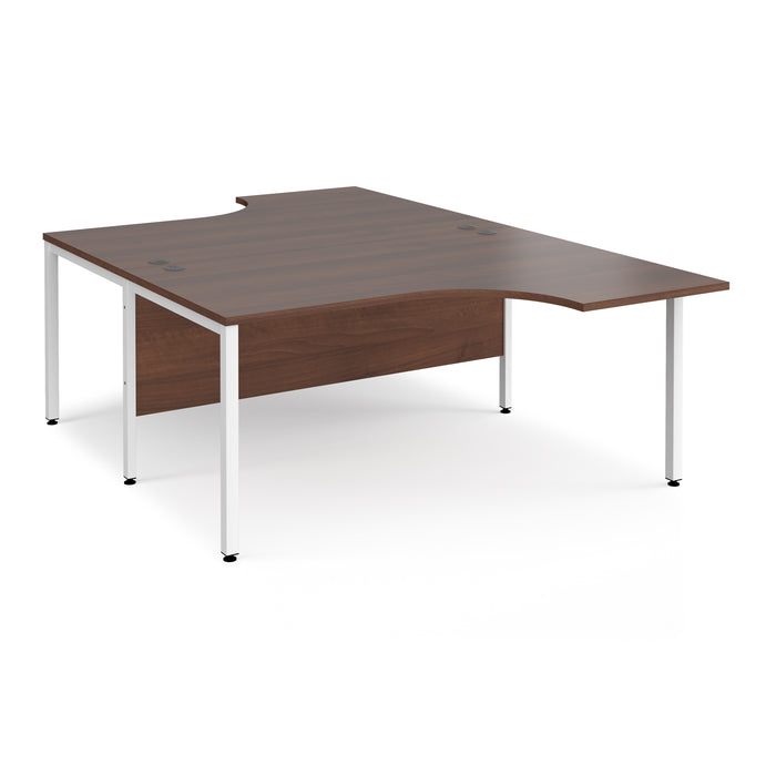 Maestro 25 back to back ergonomic desk with bench leg frame